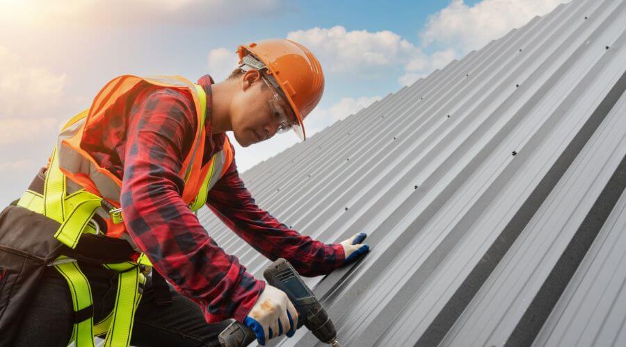 Professional Emergency Roof Repairs services in Ludington, MI